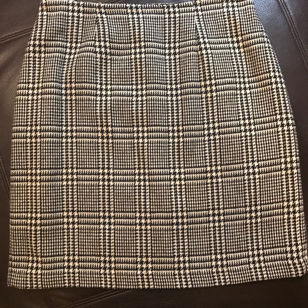 Black and white mini skirt